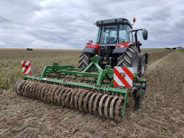 vue arrière dechaumeur charlier en 3.5m avec rouleau vring